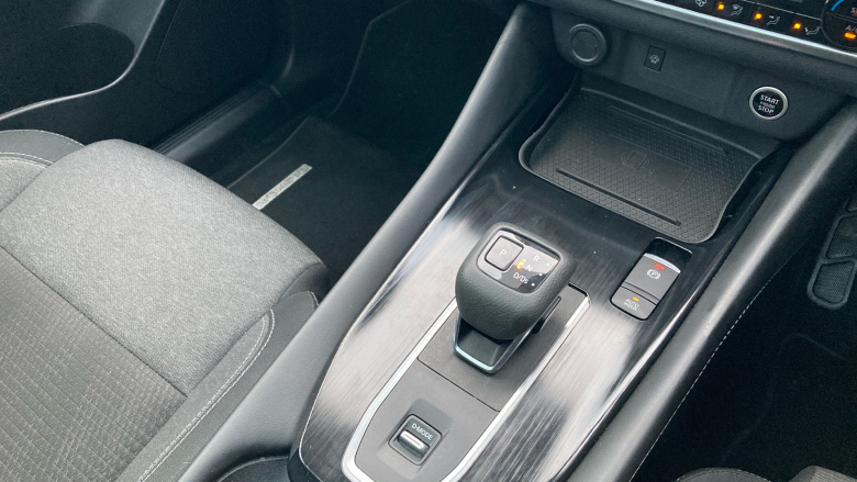 Nissan Qashqai 1.3 DiG-T MH 158 Premiere Edition 5dr Xtronic Petrol Hatchback